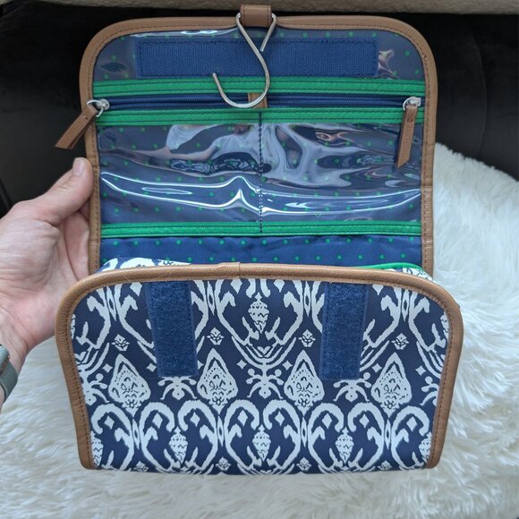 Stella & Dot, Hanging Travel Roll Organizer, Blue/White Ikat Print - Picture 6 of 13